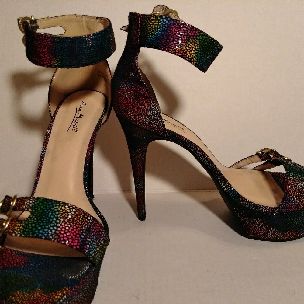 Shoes - Picture 4 of 7